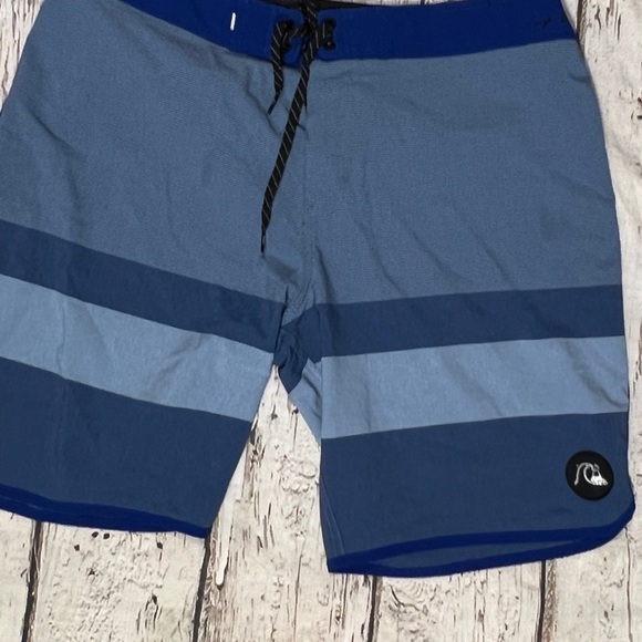 Mens Quicksilver Blue Swim Trunks Swimwear Board Shorts - Picture 6 of 9